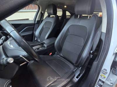 Jaguar F-Pace F-Pace 2015 3.0d tdV6 R-Sport awd 300cv auto my19 Bianco usata Milano