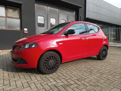Lancia Ypsilon  - ypsilon 1.0 firefly hybrid silver s&s 70c Rosso usata Torino