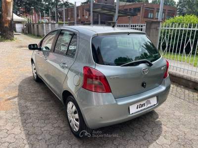 Toyota Yaris 1.3 5 porte M-MT Sol Grigio usata Caronno Pertusella