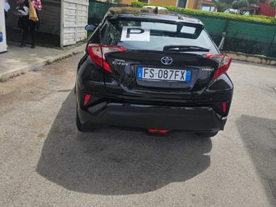 Toyota C-HR TENUTA MANIACALMENTE IN BOX NON FUMATRICE Nero usata PESCARA