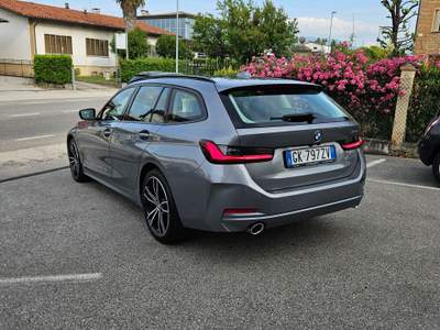 BMW Serie 3 318d Mild-Hybrid Sport Grigio usata Rosà