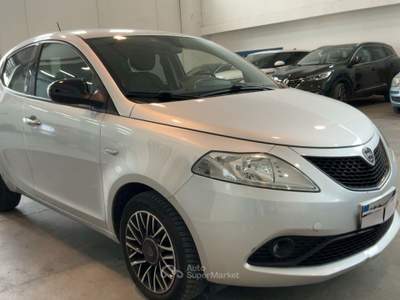 Lancia Ypsilon 5 porte S&S Hybrid Gold Argento usata Nardò
