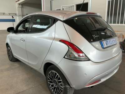 Lancia Ypsilon 5 porte S&S Hybrid Gold Argento usata Nardò