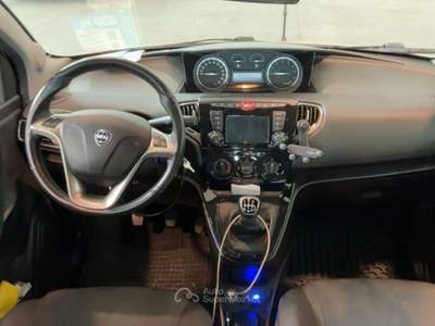 Lancia Ypsilon 5 porte S&S Hybrid Gold Argento usata Nardò