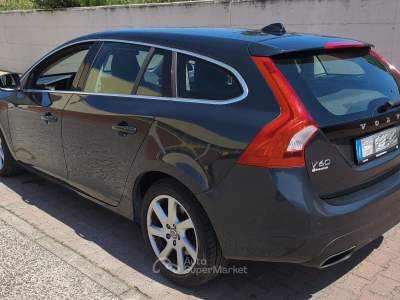 Volvo V60 + Kit viaggio Nero usata Sestu