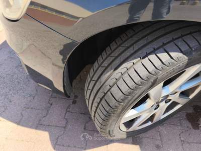 Volvo V60 + Kit viaggio Nero usata Sestu