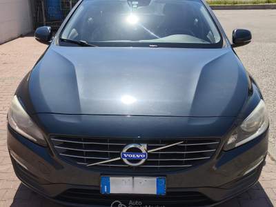 Volvo V60 + Kit viaggio Nero usata Sestu