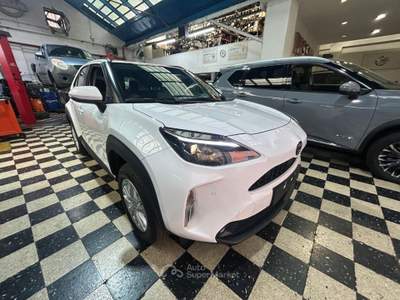 Toyota Yaris Cross 1.5 Hybrid 5p. E-CVT Confort Pack Bianco usata Melegnano