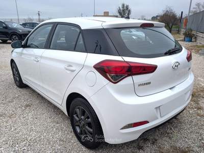 Hyundai i20 i20 5p 1.2 Classic 75cv TAGLIANDATA Bianco usata Barletta