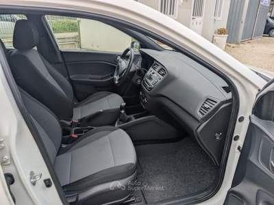 Hyundai i20 i20 5p 1.2 Classic 75cv TAGLIANDATA Bianco usata Barletta