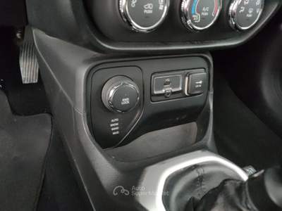 Jeep Renegade 2.0 Mjt 140CV 4WD Active Drive Longitude Bianco usata Barletta