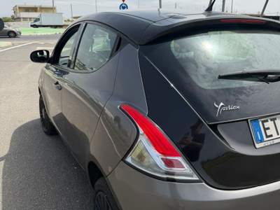 Lancia Ypsilon LANCIA YPSLON NATURAL POWER ECOCHIC GOLD Grigio usata Mondragone