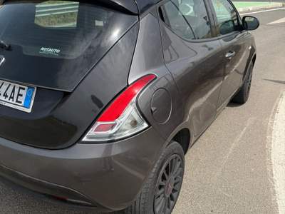 Lancia Ypsilon LANCIA YPSLON NATURAL POWER ECOCHIC GOLD Grigio usata Mondragone