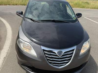 Lancia Ypsilon LANCIA YPSLON NATURAL POWER ECOCHIC GOLD Grigio usata Mondragone