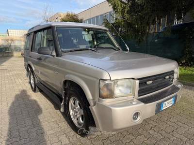 Land Rover Discovery 2.5 Td5 5 porte*GANCIO TRAINO* Grigio usata Parma