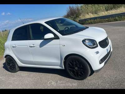 Smart ForFour SMART FOR FOUR PASSION 2018 Bianco usata Mondragone