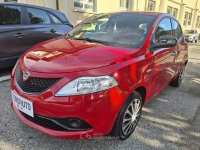 Lancia Ypsilon 1.2 69 CV 5 porte GPL CASA MADRE Ecochic Gold Rosso usata Varallo