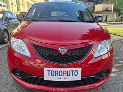 Lancia Ypsilon 1.2 69 CV 5 porte GPL CASA MADRE Ecochic Gold Rosso usata Varallo