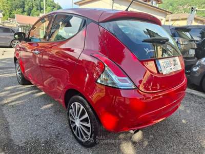 Lancia Ypsilon 1.2 69 CV 5 porte GPL CASA MADRE Ecochic Gold Rosso usata Varallo