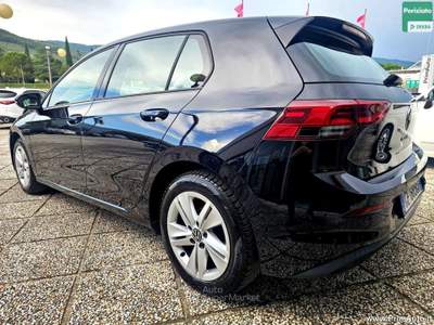 Volkswagen Golf 1.0 eTSI EVO DSG Life Nero usata Trevi