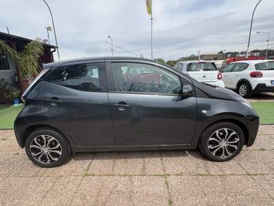 Toyota Aygo 5 porte x-business Grigio usata Pomezia