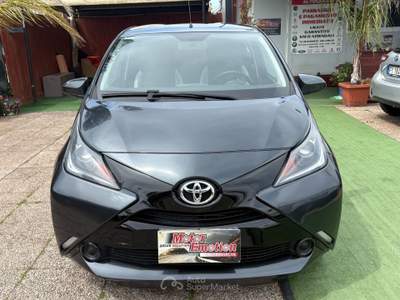 Toyota Aygo 5 porte x-business Grigio usata Pomezia