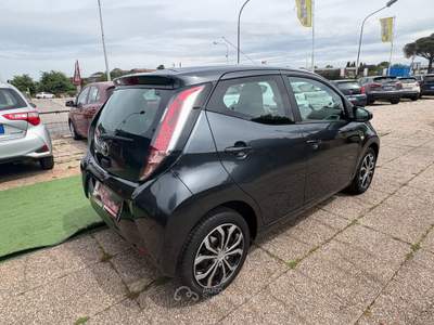 Toyota Aygo 5 porte x-business Grigio usata Pomezia