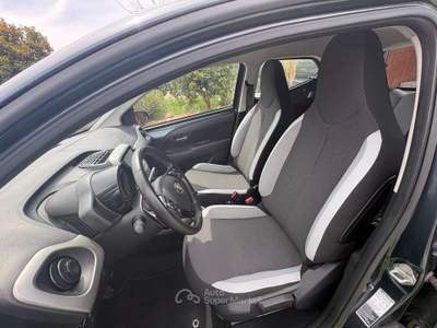 Toyota Aygo 5 porte x-business Grigio usata Pomezia