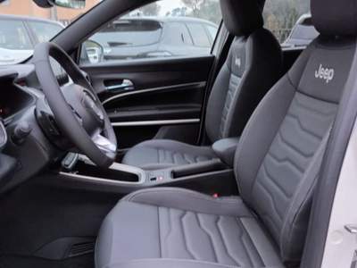 Jeep Avenger 1200 E-HYBRID SUMMIT 110CV AUTOM PACK WINTER PELLE Bianco usata Roma