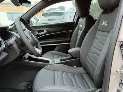 Jeep Avenger 1200 E-HYBRID SUMMIT 110CV AUTOM PACK WINTER PELLE Beige usata Roma