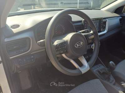 Kia Stonic 1400 MPI ECOGPL URBAN 100CV CARPLAY LED PDC ITALIA Bianco usata Roma