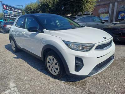 Kia Stonic 1400 MPI ECOGPL URBAN 100CV CARPLAY LED PDC ITALIA Bianco usata Roma