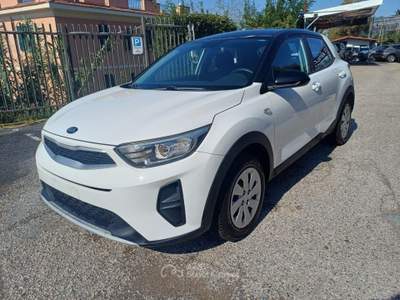 Kia Stonic 1400 MPI ECOGPL URBAN 100CV CARPLAY LED PDC ITALIA Bianco usata Roma