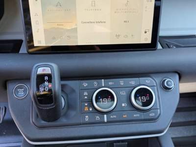 Land Rover Defender 110 3000D I6 250CV AWD AUTO X-DYNAMIC SE ITALIA Grigio usata Roma