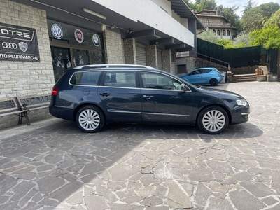 Volkswagen Passat Var. Highline NEO PATENTATI Grigio usata Perugia