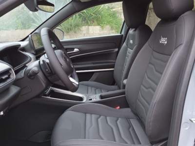 Jeep Avenger 1200 E-HYBRID SUMMIT 110CV AUTOM PACK WINTER PELLE Grigio usata Pistoia
