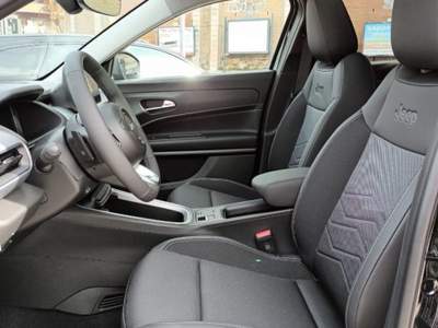 Jeep Avenger 1200 MHEV SUMMIT AUTOM 100CV TETTO INFOTAINMENT Nero usata Pistoia