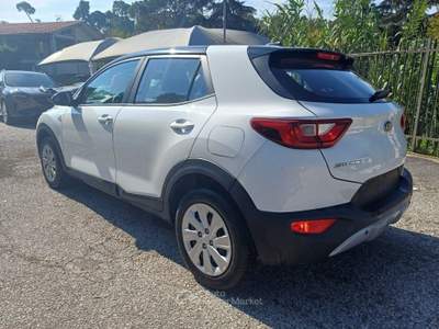 Kia Stonic 1400 MPI ECOGPL URBAN 100CV CARPLAY LED PDC ITALIA Bianco usata Pistoia