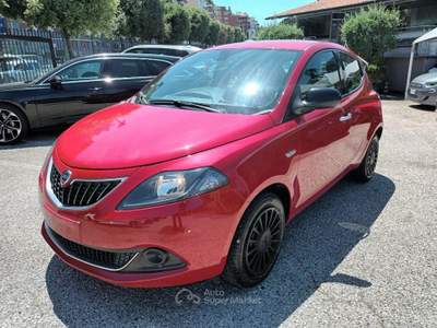 Lancia Ypsilon 1000 HYBRID SILVER 70CV STEREO USB ITALIA Rosso usata Pistoia