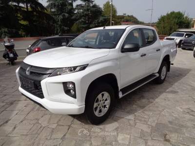 Mitsubishi L200 2300 D DOUBLE CAB 4x4 CARPLAY ITALIANA Bianco usata Pistoia