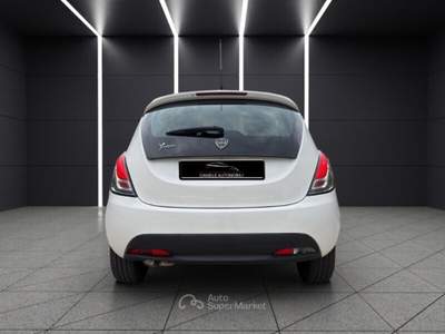 Lancia Ypsilon Ypsilon 1.2 69 CV 5 porte GPL Ecochic Gold Bianco usata Torino