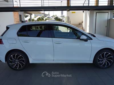 Volkswagen Golf 1.0 etsi evo Life 110cv dsg Bianco usata Pordenone