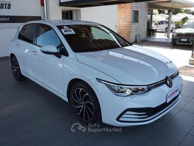 Volkswagen Golf 1.0 etsi evo Life 110cv dsg Bianco usata Pordenone