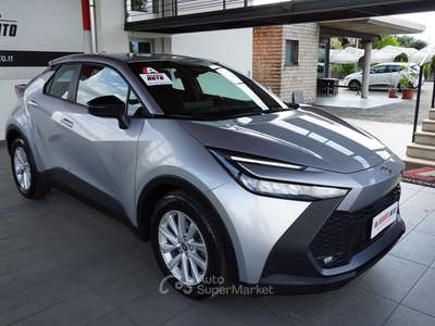 Toyota C-HR 1.8 hev Active fwd e-cvt Argento usata Pordenone
