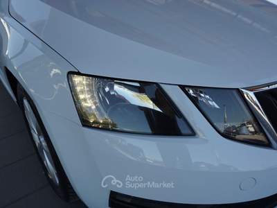 Skoda Octavia 1.6 tdi Style 115cv dsg Bianco usata Pordenone