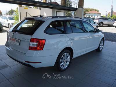 Skoda Octavia 1.6 tdi Style 115cv dsg Bianco usata Pordenone