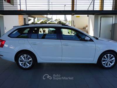 Skoda Octavia 1.6 tdi Style 115cv dsg Bianco usata Pordenone