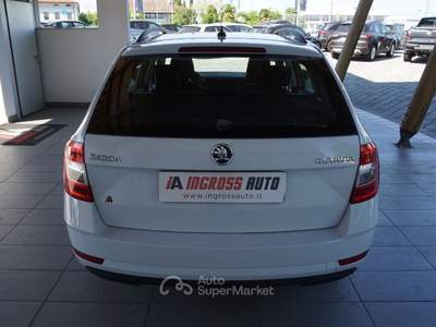 Skoda Octavia 1.6 tdi Style 115cv dsg Bianco usata Pordenone