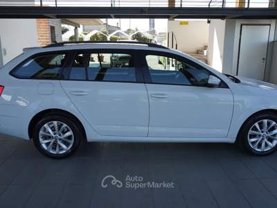 Skoda Octavia 1.6 tdi Style 115cv dsg Bianco usata Pordenone