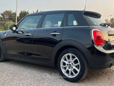 MINI Clubman 1.5 One D Business 5 porte Nero usata Casarano
